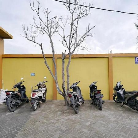 Отель Reddoorz Near Ekowisata Mangrove Белаван Экстерьер фото